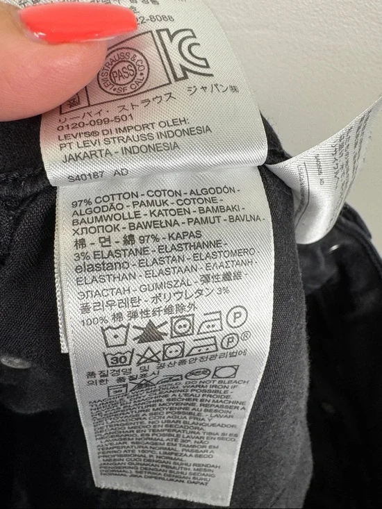 Levi's Wedgie Skinny Jeans Black Distressed Raw Hem High Rise Button Fly Size 29 - Picture 7 of 8